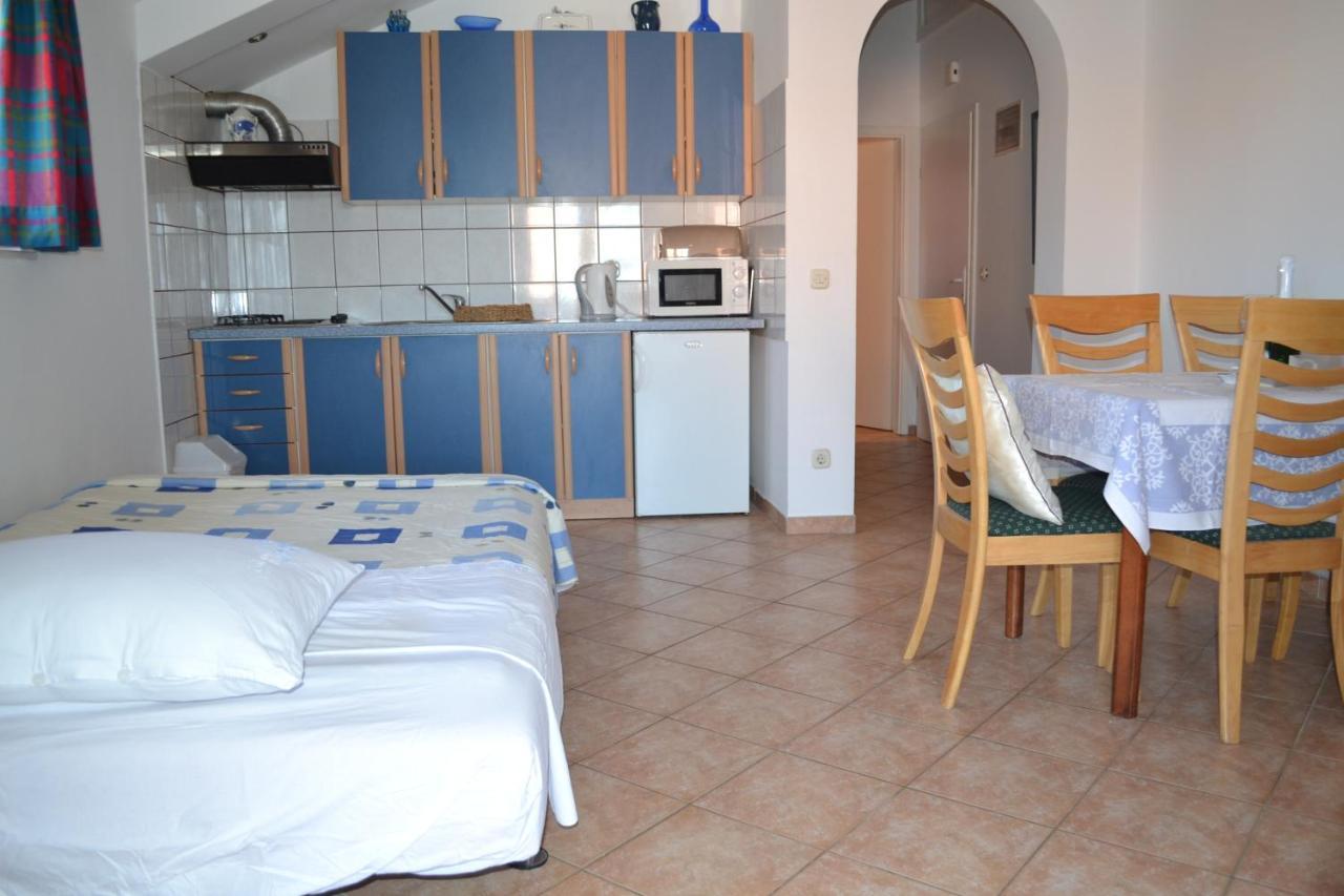סרימה Apartments Lucija מראה חיצוני תמונה