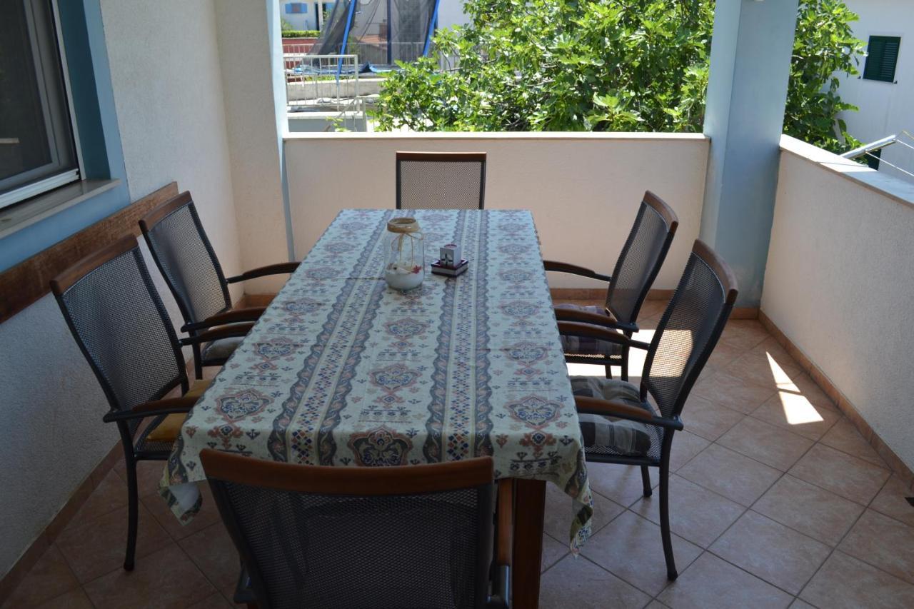 סרימה Apartments Lucija מראה חיצוני תמונה