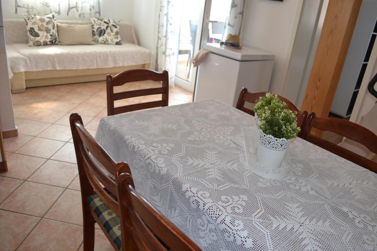 סרימה Apartments Lucija מראה חיצוני תמונה
