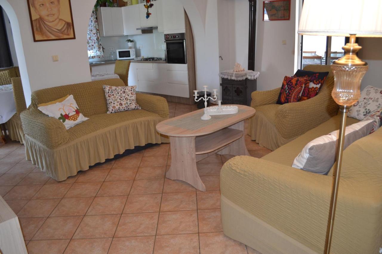 סרימה Apartments Lucija מראה חיצוני תמונה